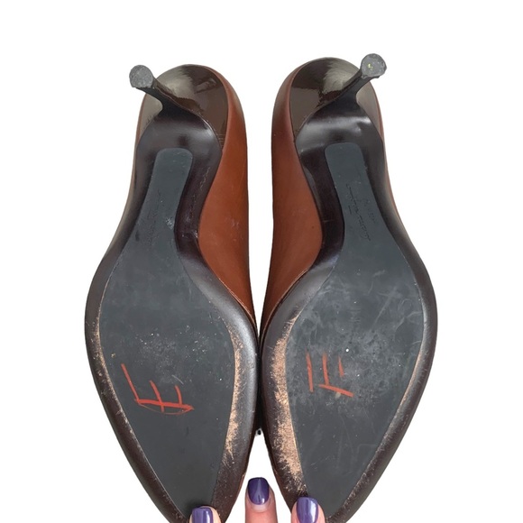 Salvatore Ferragamo Brown Leather Heels with Signature Front Bow. Size 8.5 B. - Picture 7 of 10